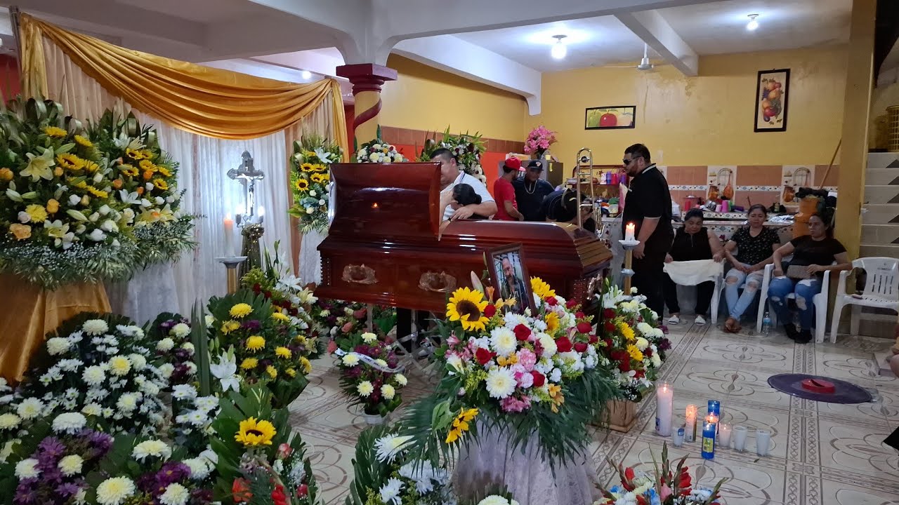 ZIRANDARO GUERRERO VELANDO A DON ISRAEL GARCIA NAVA EL DIRECTOR LA BANDA LOS COSTEÑOS