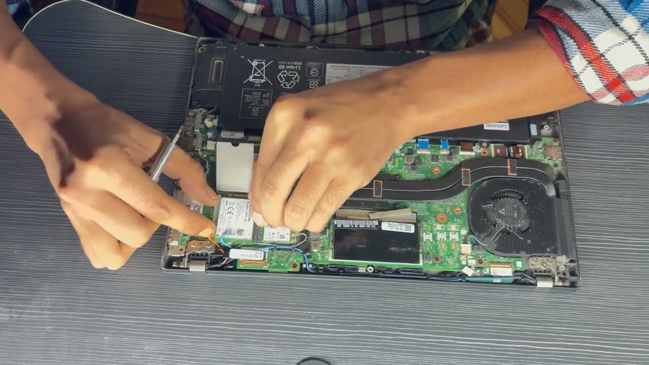 How to replace a WWAN card in Lenovo T480s