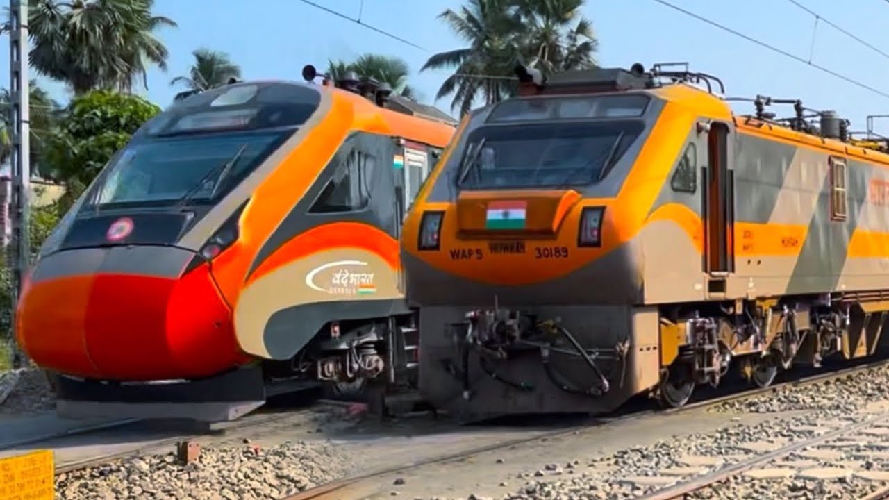 Rarest Scene In 1 Frame : Patna Howrah Vande Bharat & Malda Bangalore Amrit Bharat Express || IR 