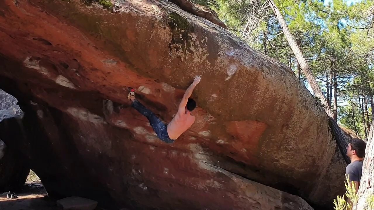 Helicopters on beaches 8B - Albarracin bouldering