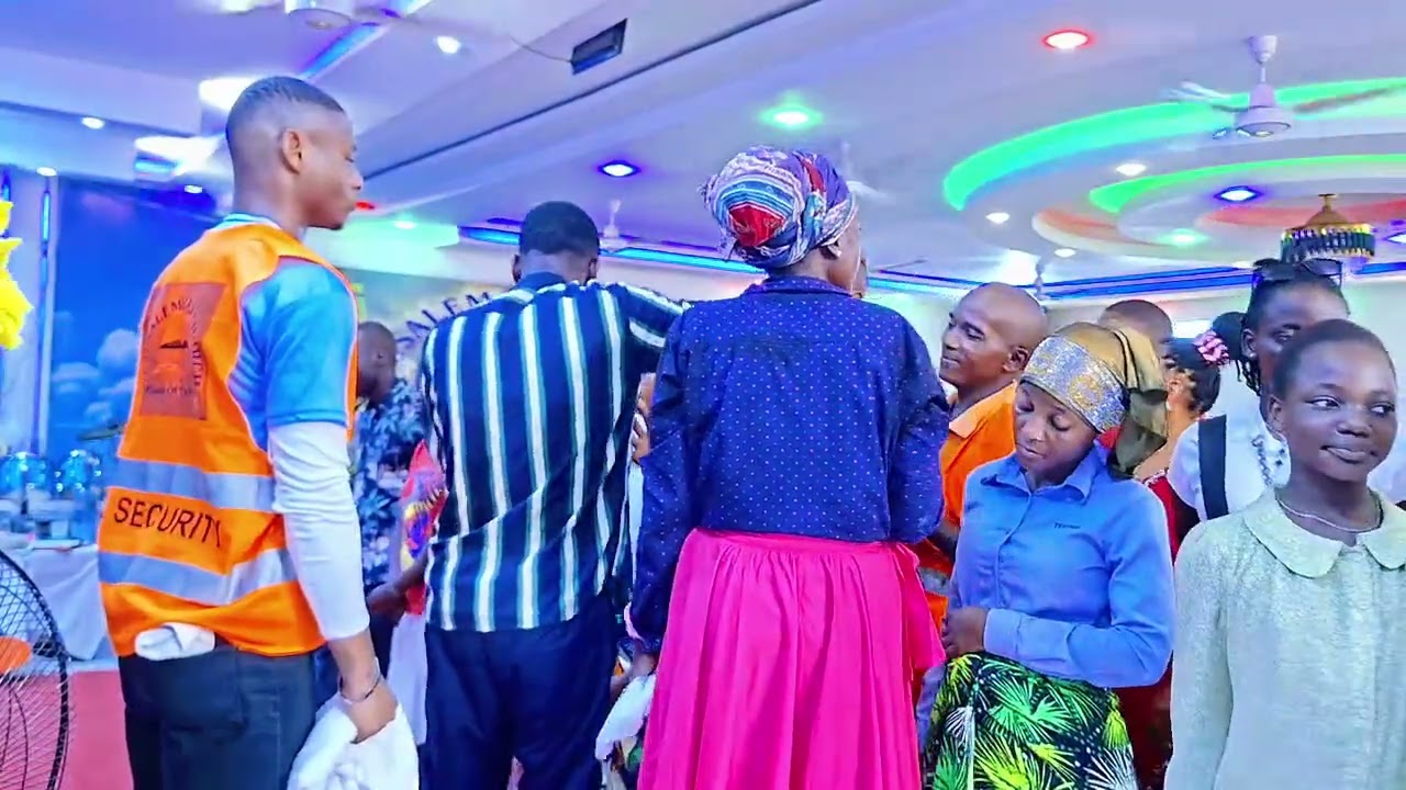 Hapa maombi ya ukombozi yaliendelea na watu wengi waliombewa na kufunguliwa na kuekwa huru