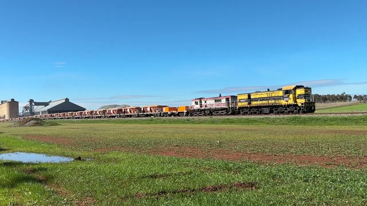 IMG 8229 SSR's 4917 4829 3M29 loaded ballast train at Mirrool in NSW 11/9/25. Video: Amanda Melling.