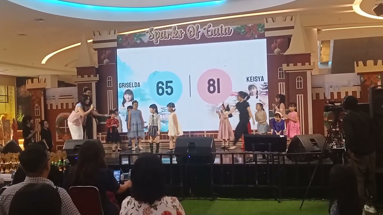 Acara pentas seni kuning agung pengumuman pemenang di center atrium gaia bumi raya city mall 