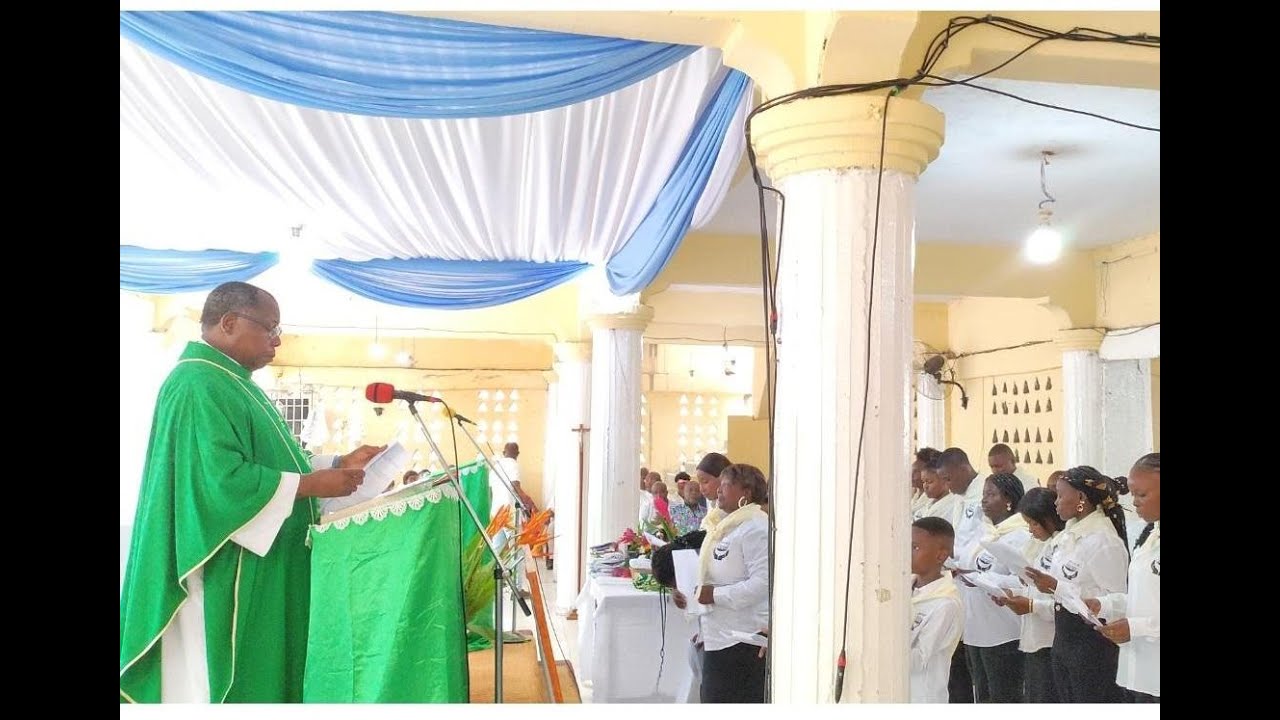MESSE DU DIMANCHE DE LA PAROLE ET NSISSANI  A LA PAROISSE SAINTE THERESE DE TCHIMBAMBA