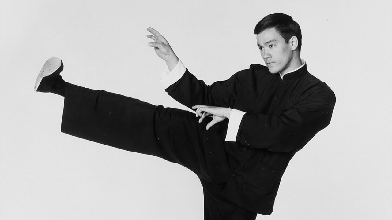 BRUCE LEE IN SLOW MOTION 