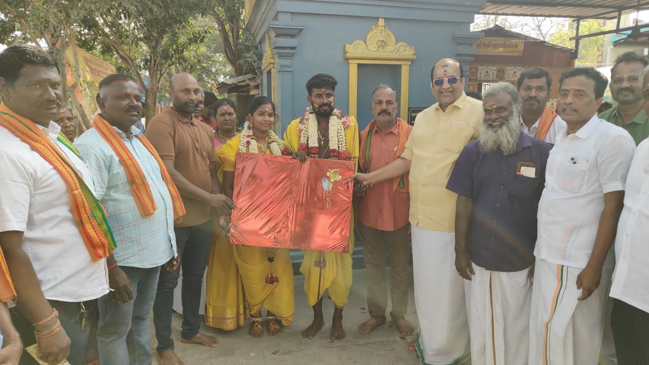 மண்ணிவாக்கத்தில் பாஜக சார்பில் கலப்பு திருமணத்தை நடத்தி வைத்து மணமக்களை வாழ்த்தினர்