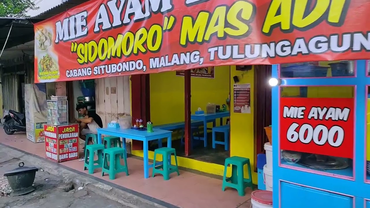Suasana sekitar Pasar Kademangan Kabupaten Blitar