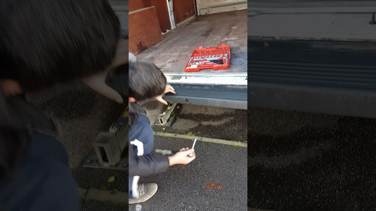 Peugeot Boxer bumper damage