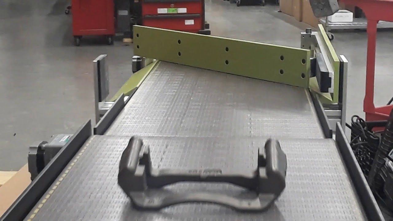 Lane Changing Conveyor With Pneumatic Arm by SmartMove®