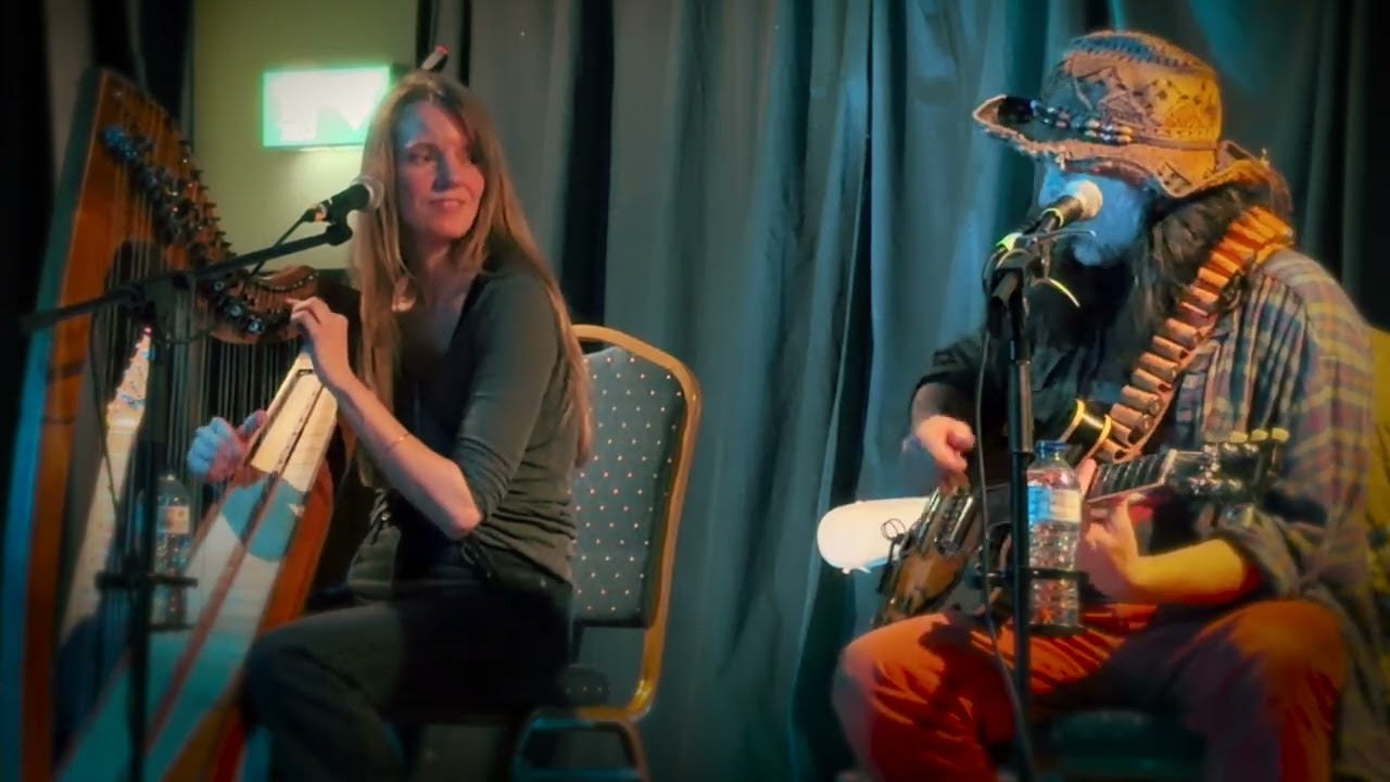 Quentin Cooper & Floriane Blancke sing 'Luna Llena' live