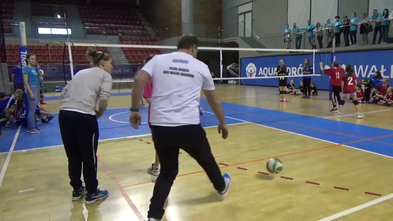 Eliminacje Kinder+ mini siatkówki dwójek dziewcząt.