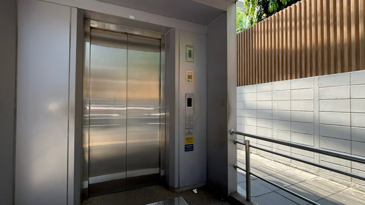 TK MRL Elevator at Surasak BTS Station (L2)