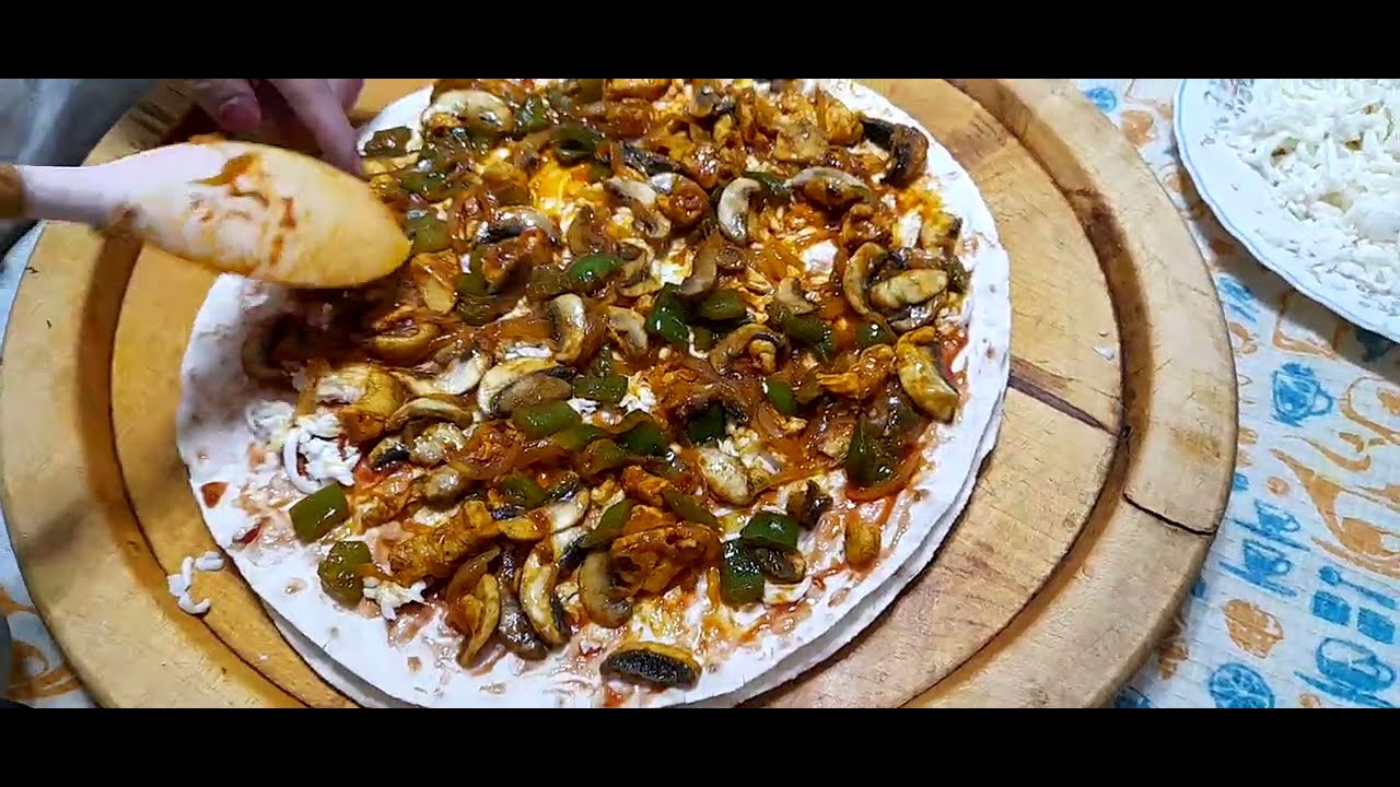 Lavash Pizza with Chicken and Mushrooms; A Creative and Delicious Combination