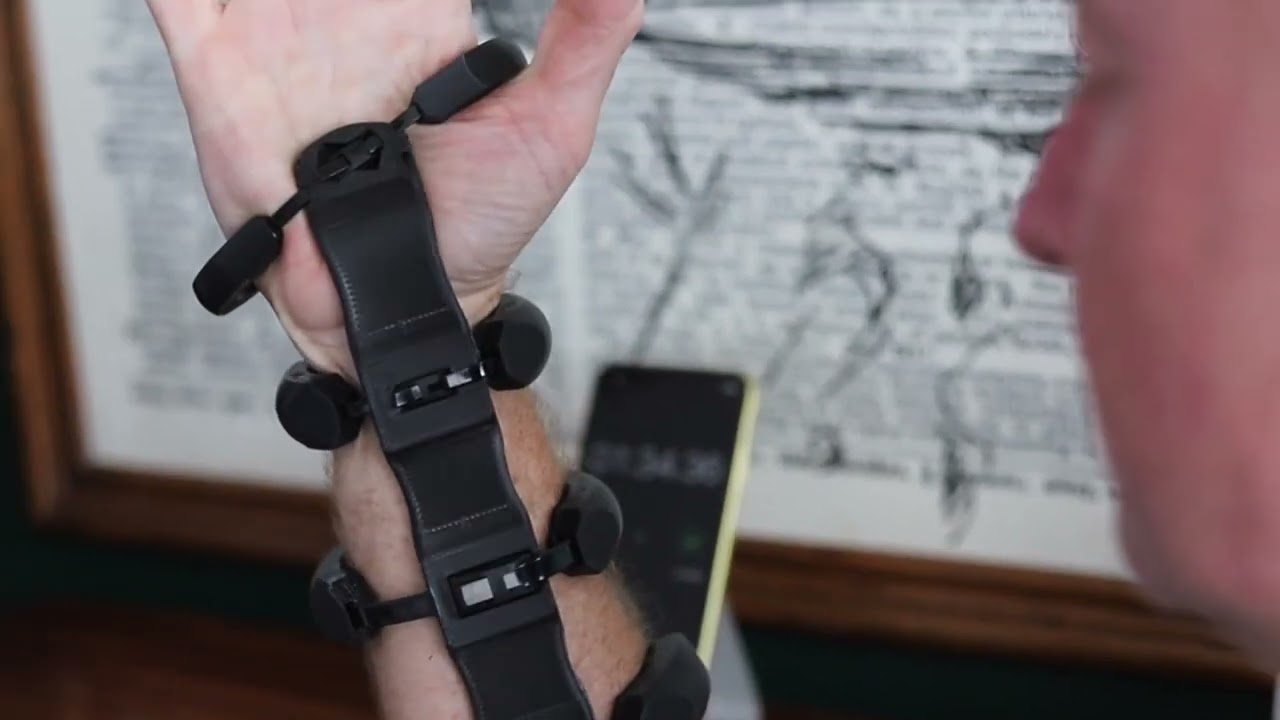 Insta-Armor Trauma Splint fits within 2 min Waterproof, breathable wrist cockup splint & thumb spica