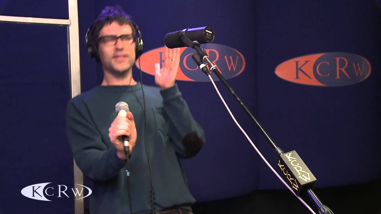 Jamie Lidell performing 