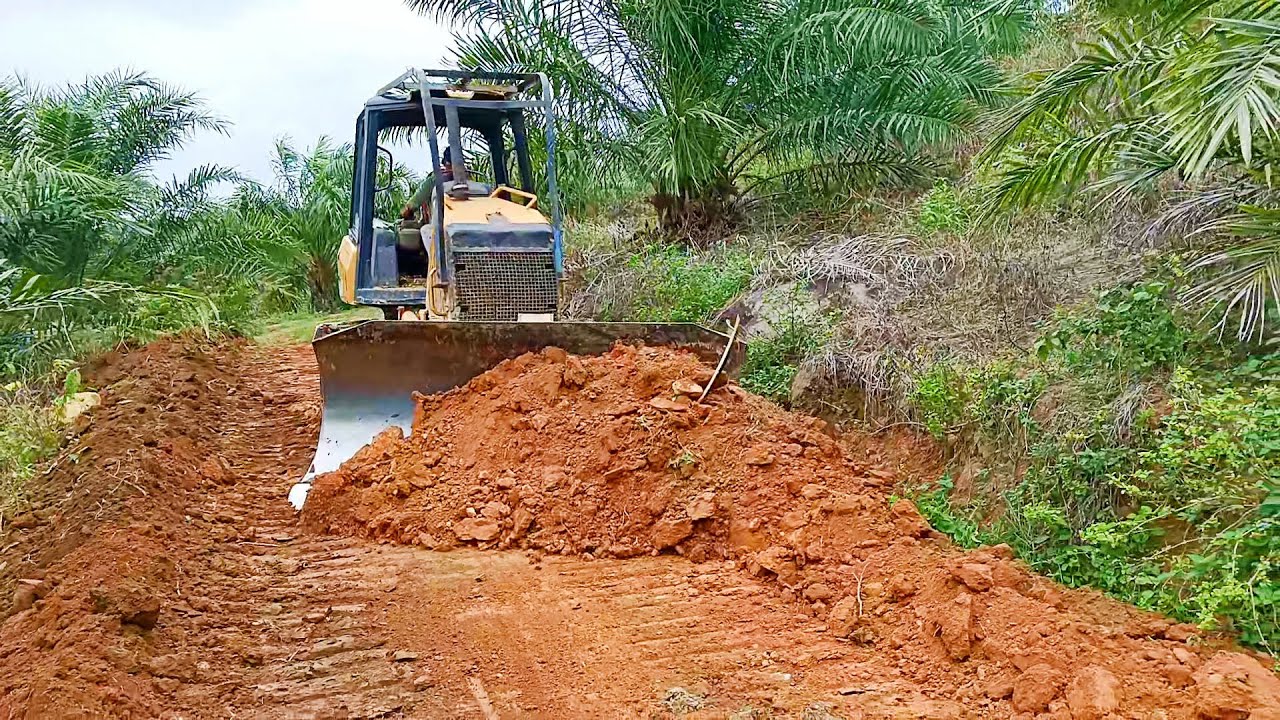 XL D5K Bulldozer Precision Engineering Redefines Road Services!