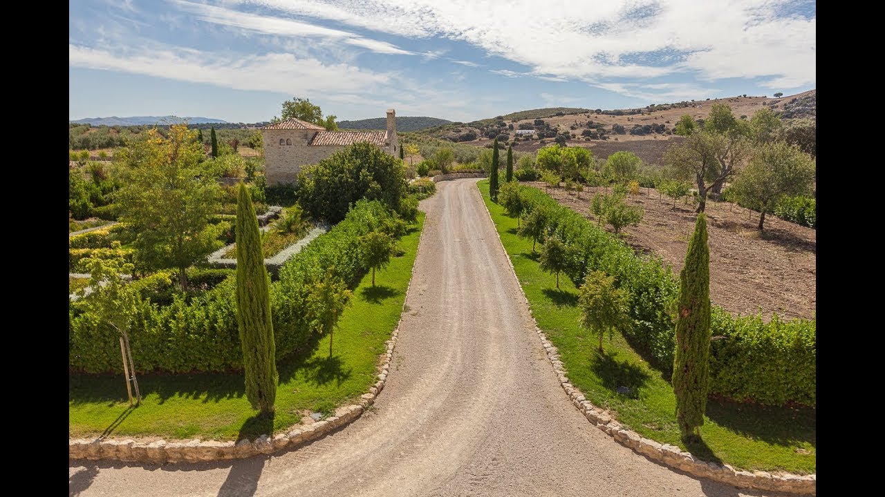 Finca con cortijo medieval a la venta a 20 Km de Ronda