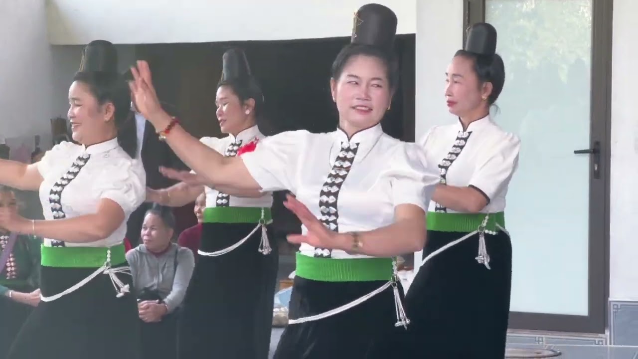 đội văn nghệ lò hiến chiềng đen