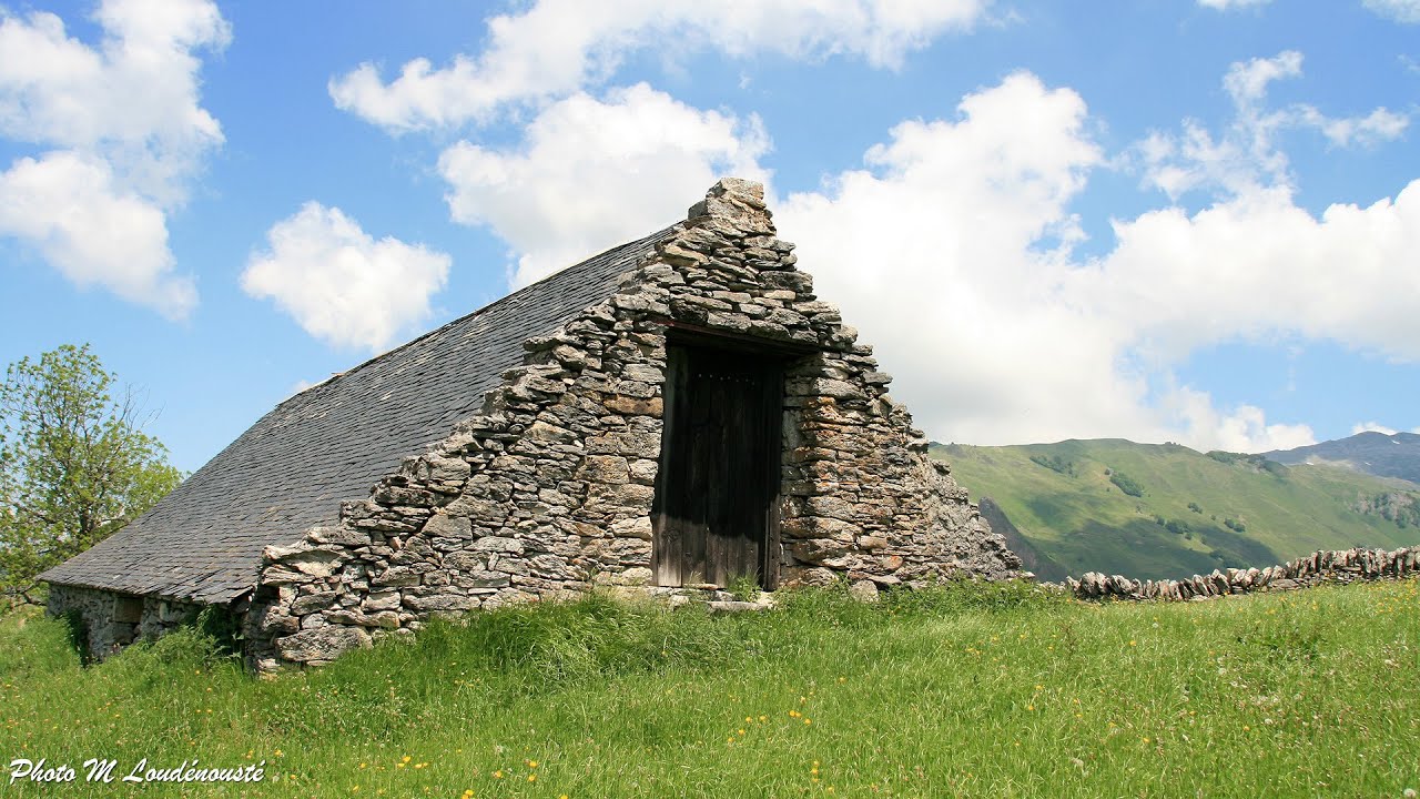 Cabanes et granges des Pyrénées.