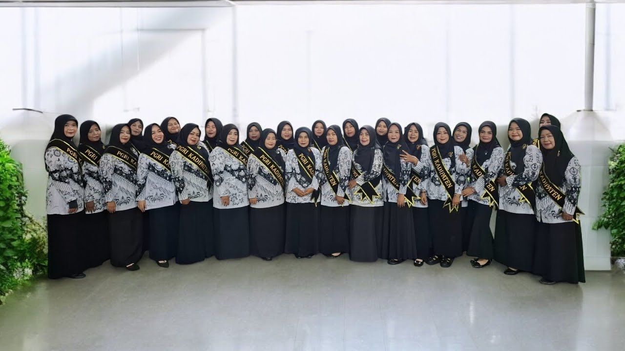 VIRAL Lagu Jayanti oleh Paduan Suara PGRI Kecamatan Kadipaten | HUT PGRI ke 79