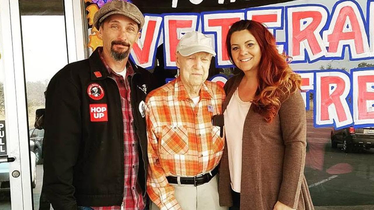 93-Year-Old WWII Veteran Who Fled California Wildfire 'Adopted' by Kind Couple