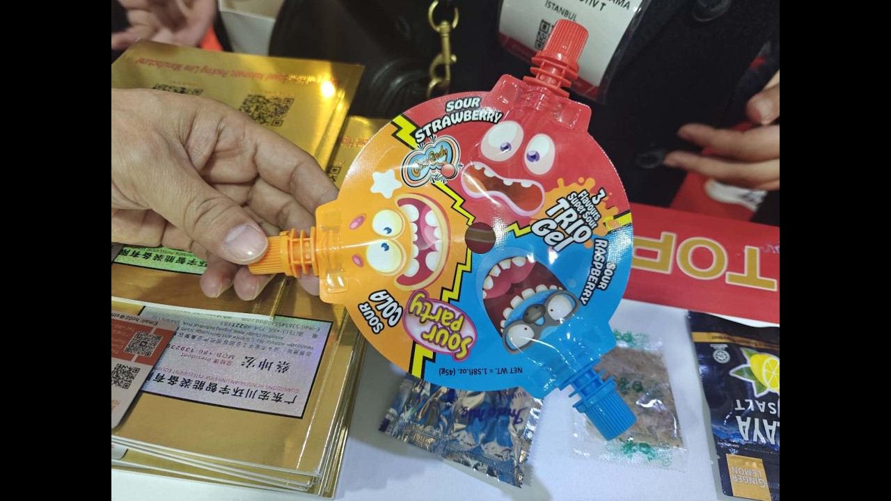 不同水果口味液体吸嘴袋5头灌装旋盖机 #三个口 #三头包 ##吸吸冻 #吸的冻 #果冻  #灌装机 #包装机