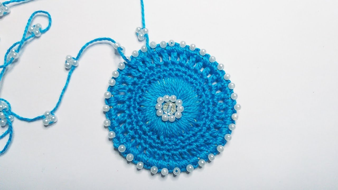 pingente crochê /colar feito em crochê com botão/ mandala croche  @marlythibes