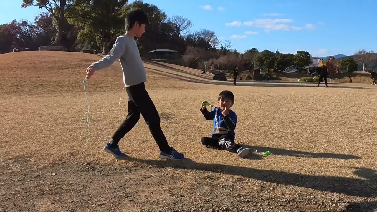 公園遊びの決定版！秦山公園で二人の子どもが自由に遊ぶ休日Vlog　2525/12/28