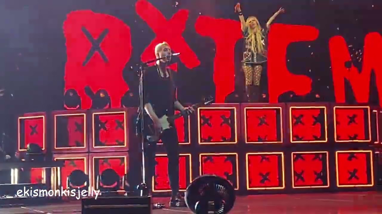Avril Lavigne - Bite Me | Greatest Hits Tour