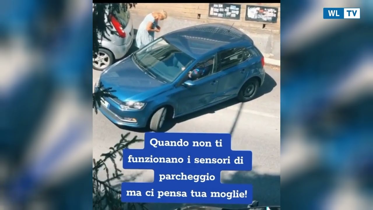 Il marito sbaglia il parcheggio, la moglie perde le staffe   Che manovra di me