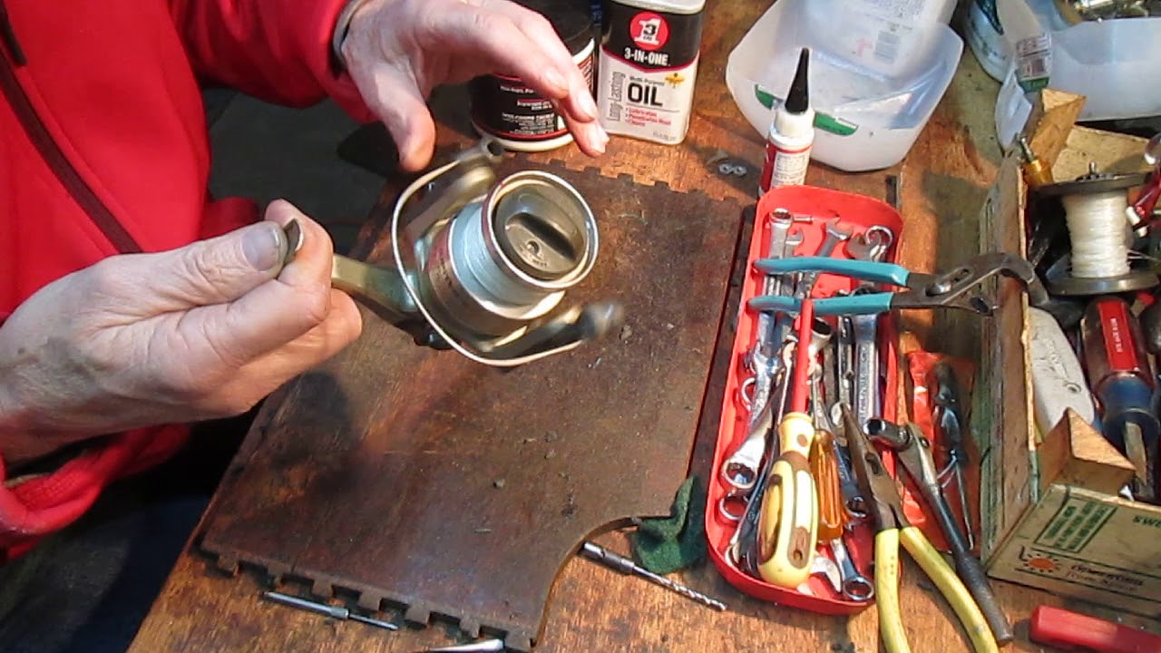 Buying tips and test to evaluate a used spin  fishing reel. using a Daiwa 4000 as example/overview