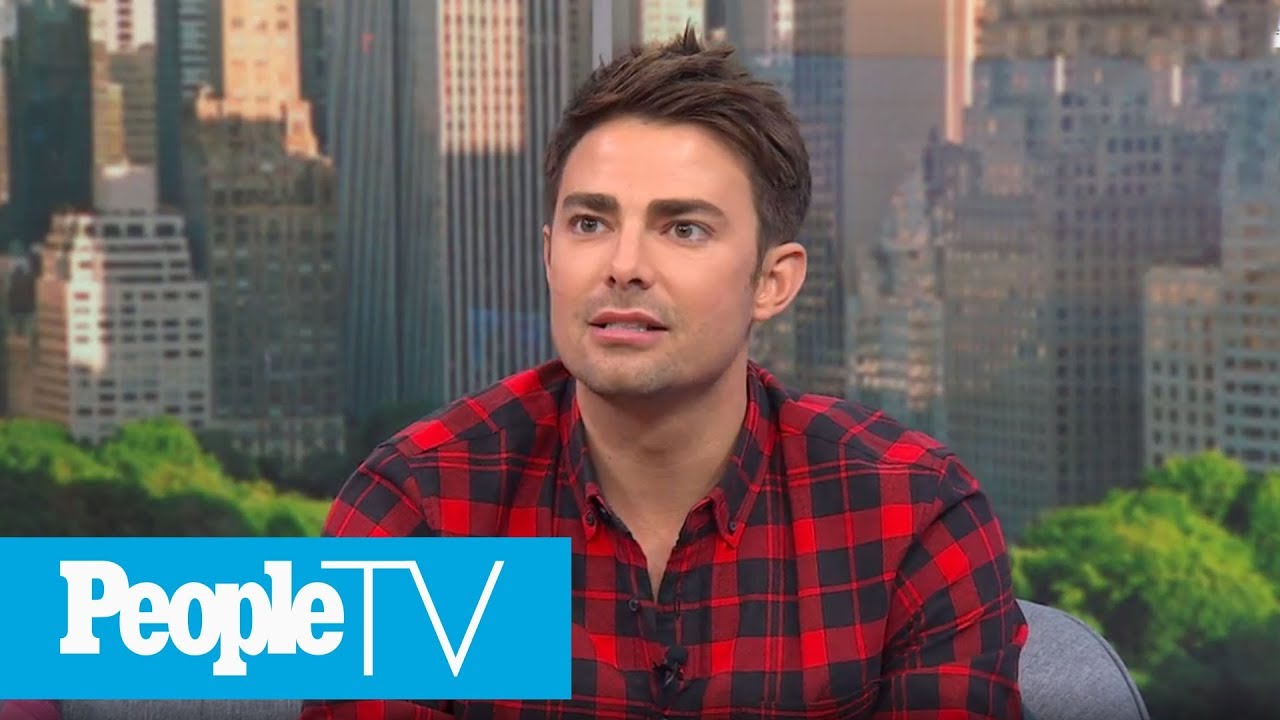 'Holiday Wars' Host Jonathan Bennett Plays A Dramatic Game Of Holiday Trivia | PeopleTV