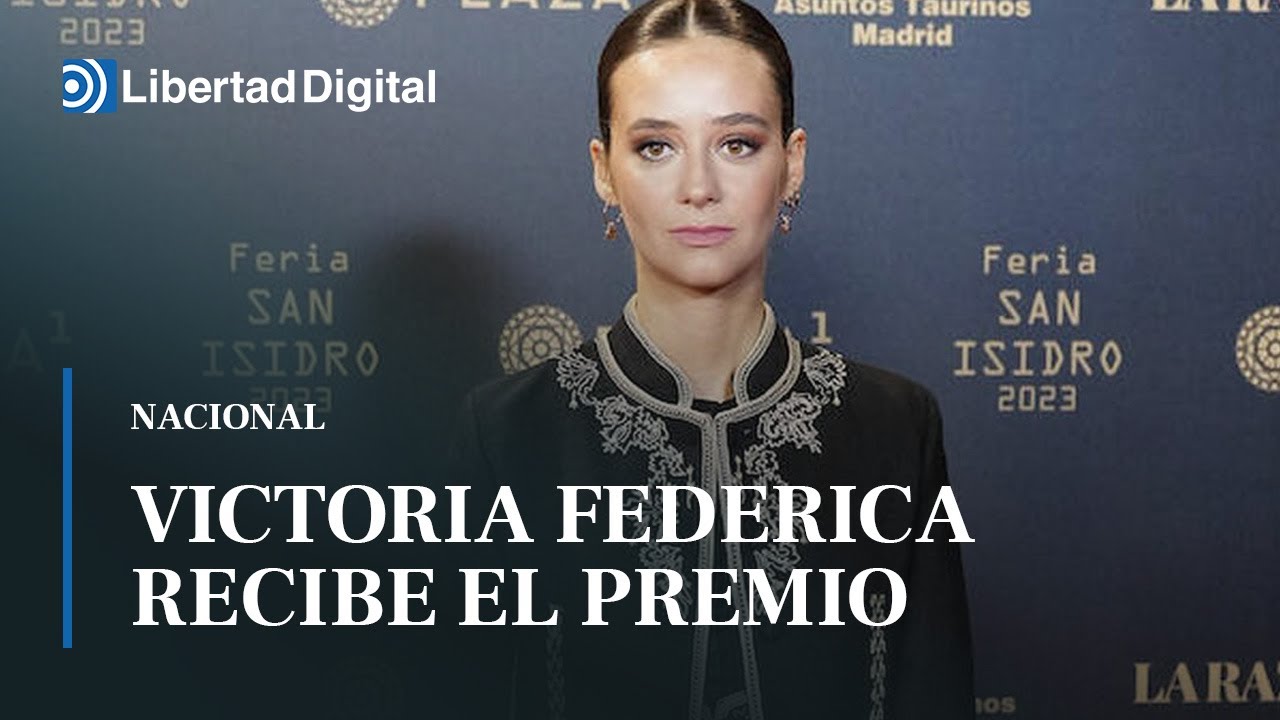 Victoria Federica recibe el premio 'Figura de la temporada' en nombre de Roca Rey