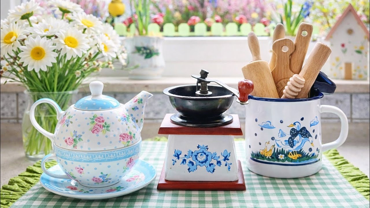 🐓 Slow Living: My German Cottage Hygge Life &mdash; Sewing Berta the Hen