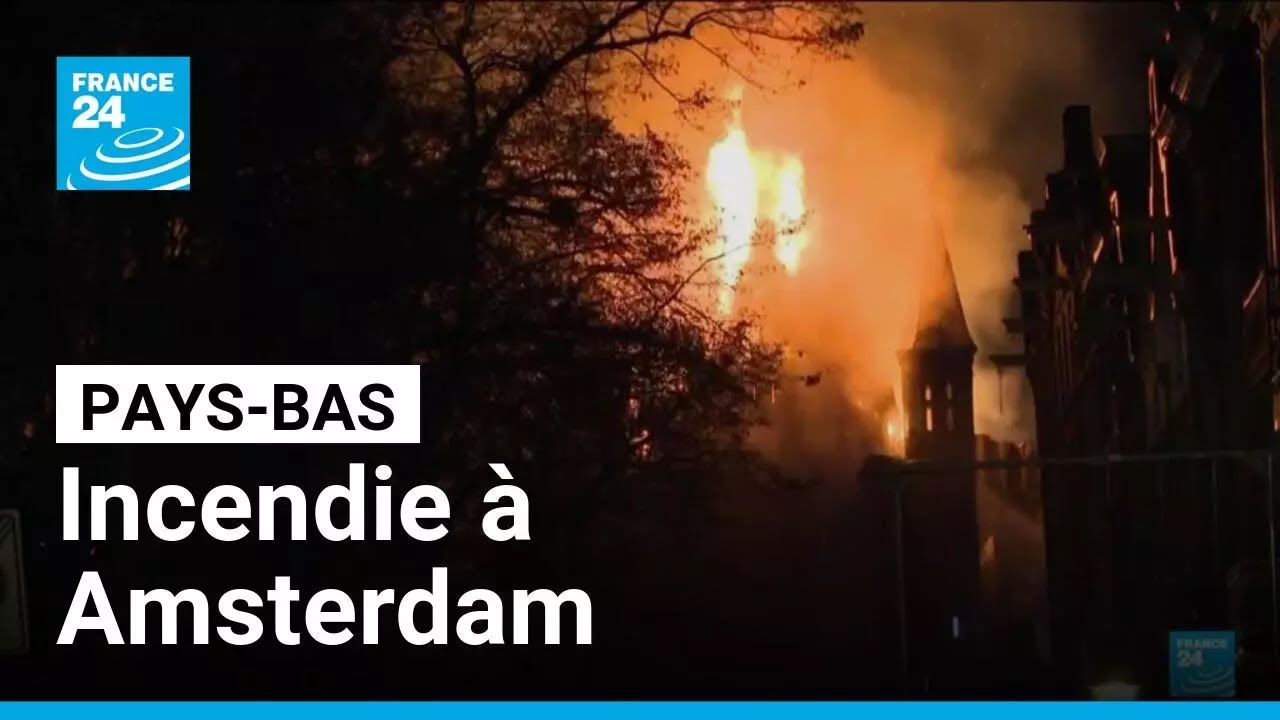 Aux Pays-Bas, un incendie ravage l'&eacute;glise Vondel &agrave; Amsterdam &bull; FRANCE 24