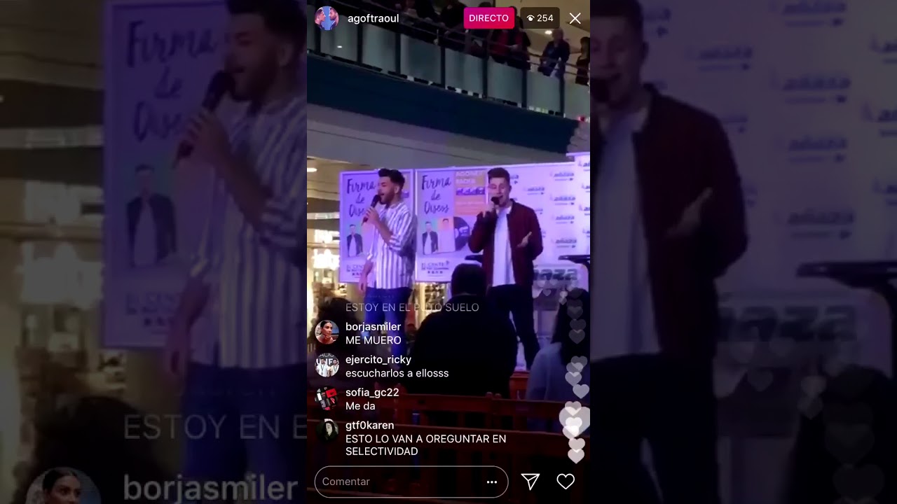 Raoul y Agoney cantando ''Manos Vacías'' en la firma de Tenerife (directo agoftraoul ) 23-2-18
