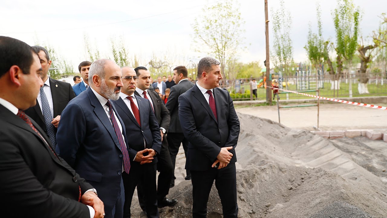 Բաղրամյան բնակավայրում սուբվենցիոն ծրագրերով իրականացվում են փողոցի տուֆով սալարկման աշխատանքներ