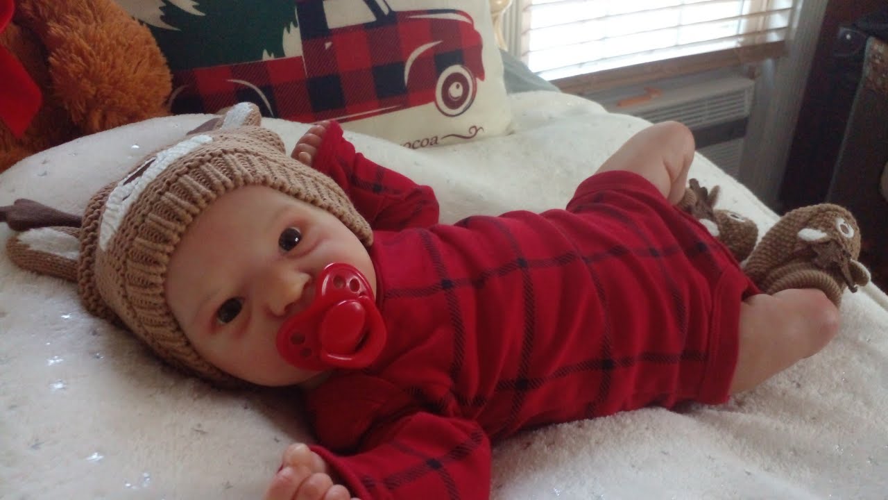 Dressing Dysonash James into his holiday outfit....Grayson sculpt by Bonnie Brown. ❤😁