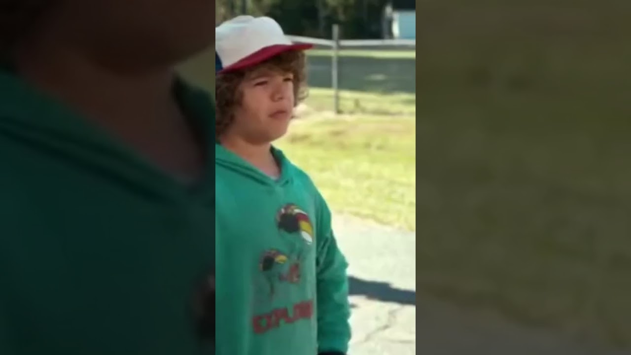 gaten does not have collar bones... #dustin #shorts