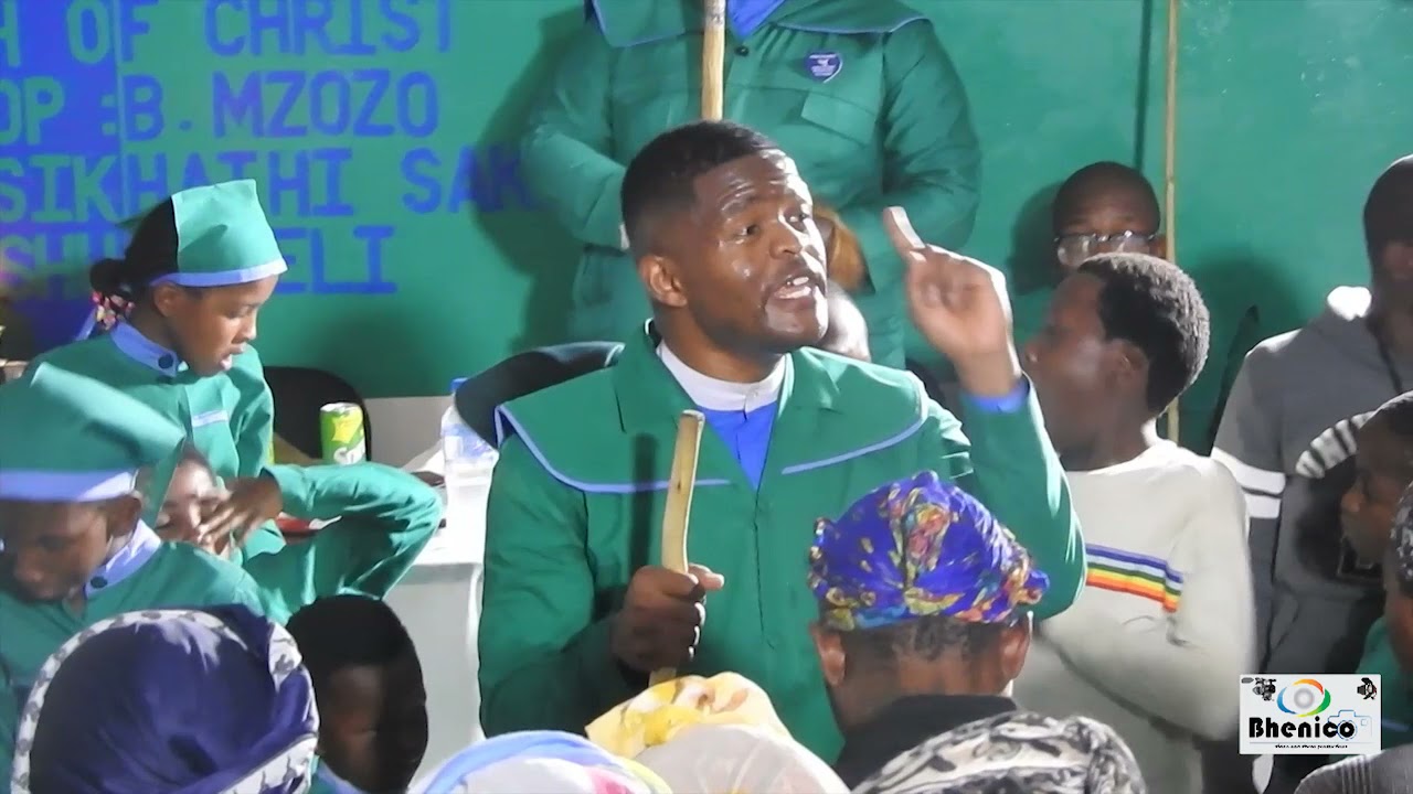 UDr Archbishop Khehlelezi ushubisele abazalwane beSithelo SikaJehova esontweni kwakuncane indawo.
