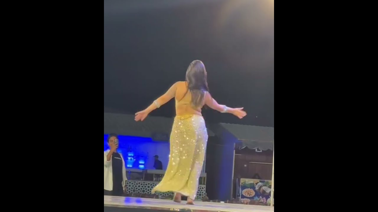 Belly dance on Dubai suffari #dance #bellydance #foryou 