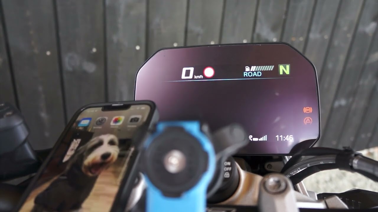 BMW Motorrad TFT & AirPods