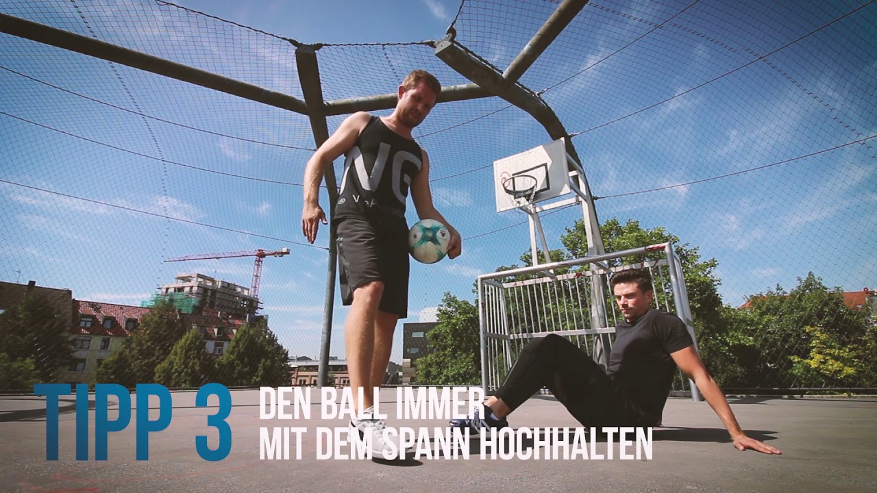 Freestyle Football Tutorial: Sitdown-Juggles | engelhorn sports