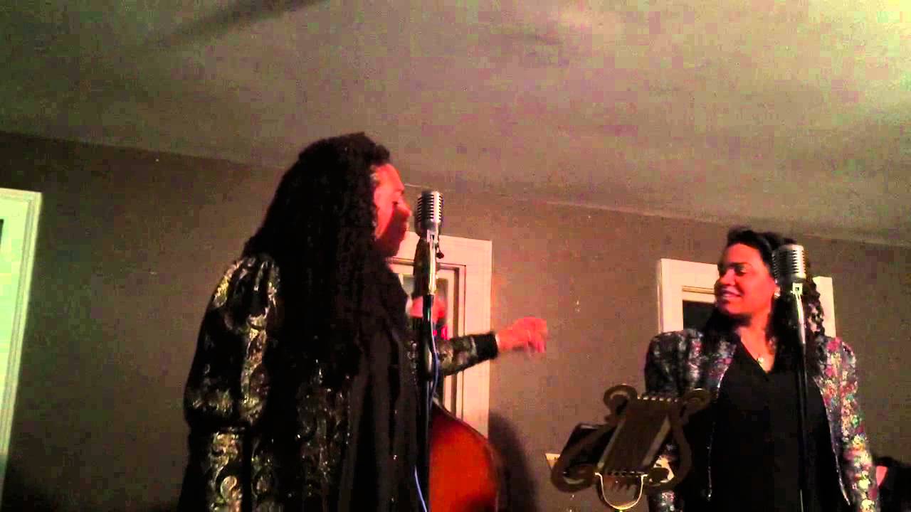 Sydney Swinson at the grey horse tavern acoustic