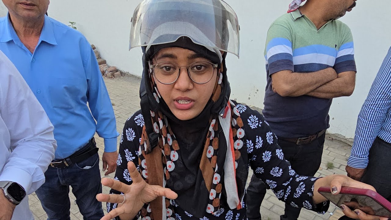 नशे में चूर Car सवार व्यक्ति ने Divider तोड़ 2 लड़कियों को मारी टक्कर बोला हा मैंने पी शराब