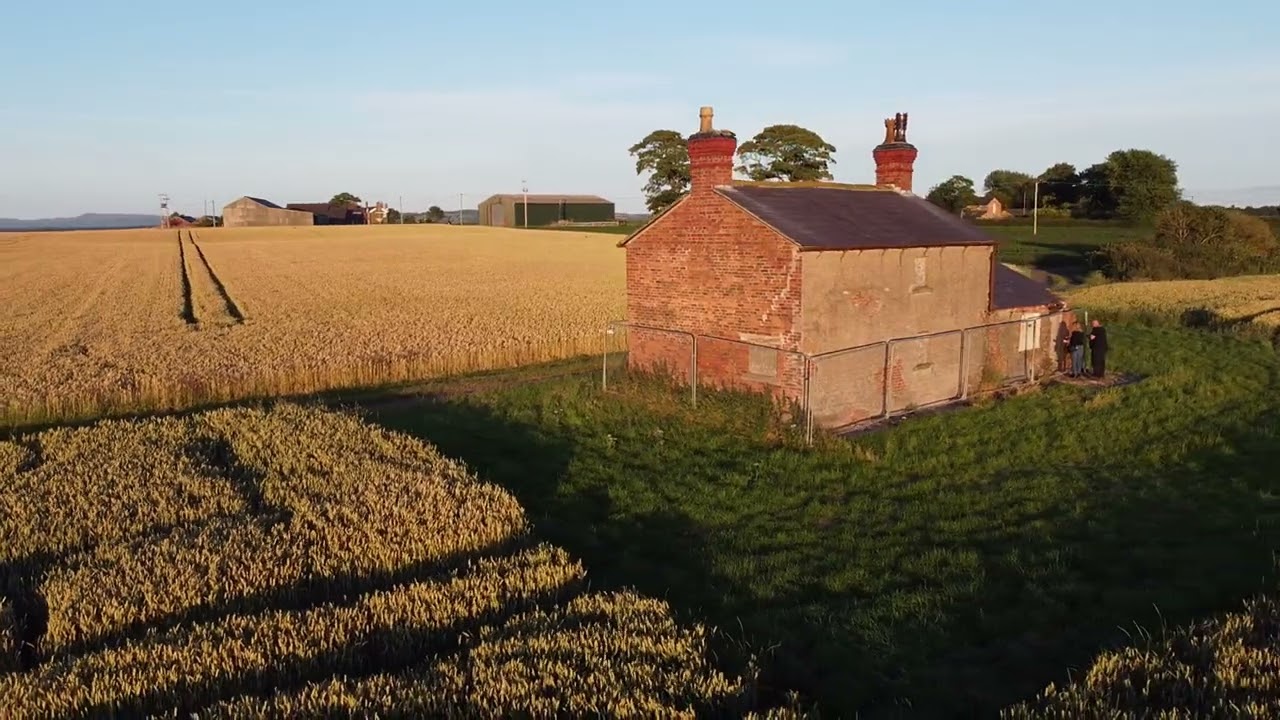 Out and about walking in Burscough, Lancashire. Drone footage - old farmhouse on Fish Lane.