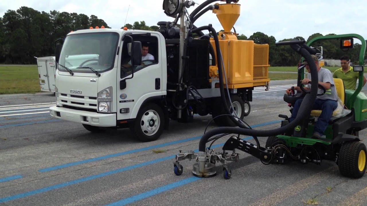 StripeHog SK2000 - Marking removal with the SH2500 - Hog Rider
