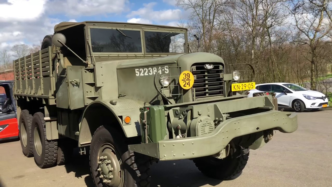 Dutch army Mack NO-7 artillery tractor (1945)