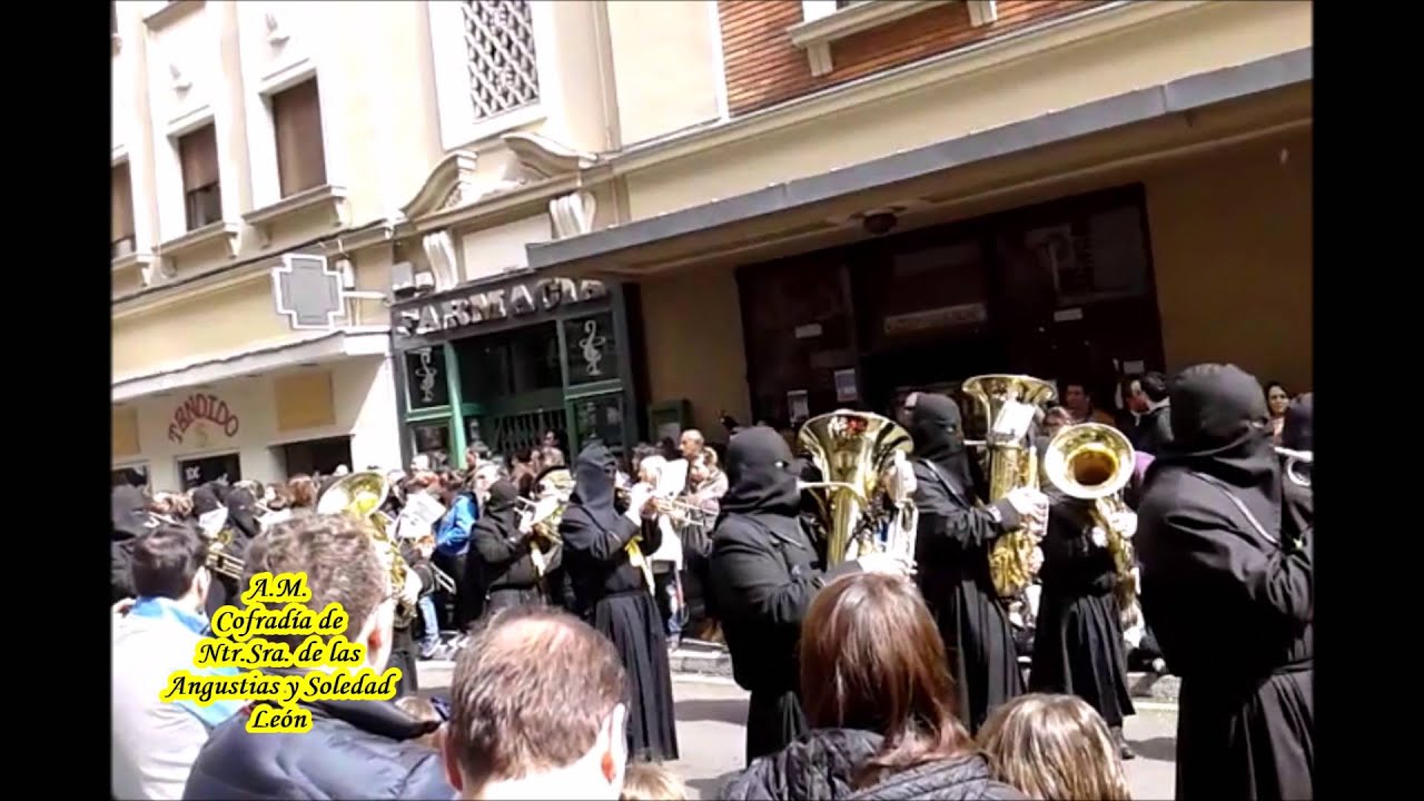 En tus brazos, Madre mia. A.M. Angustias y Soledad (León)
