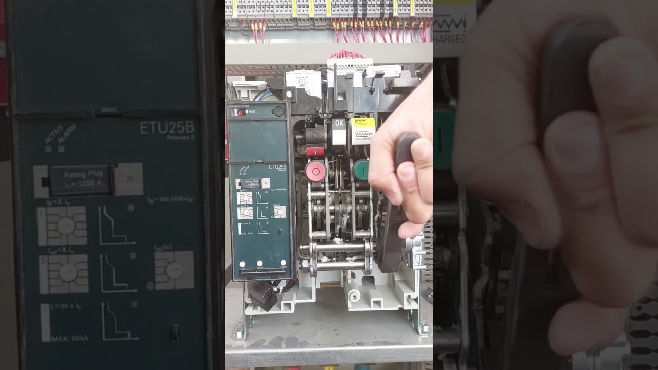 SIEMENS SENTRON 3WL Air Circuit Breaker (ACB) Operation with Manual Mechanism (Without Front Cover)